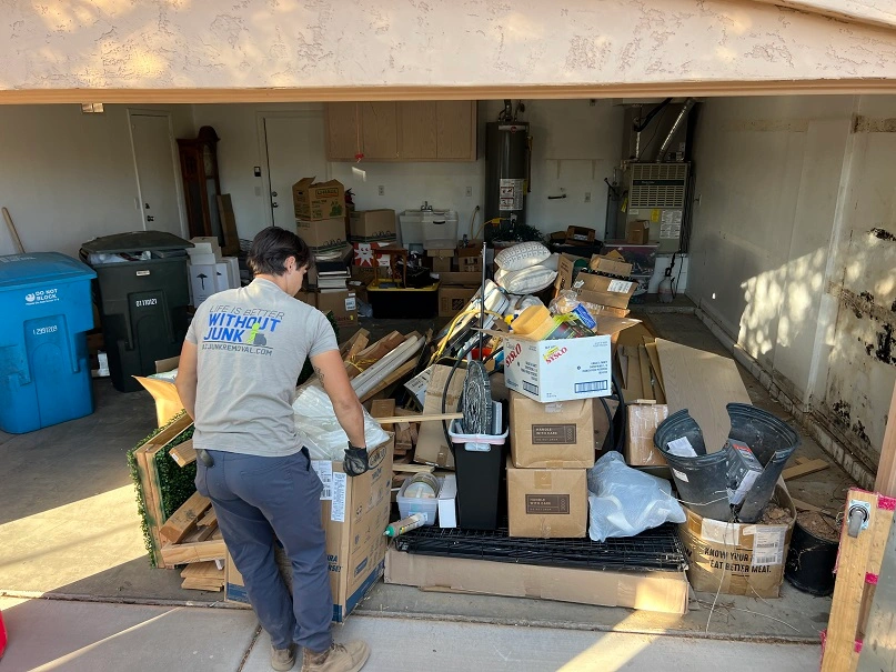 az junk team Lifting heavy item